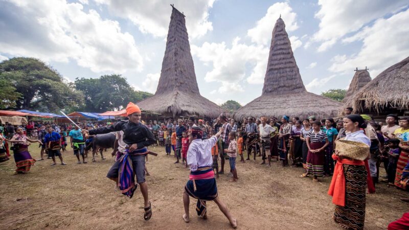 tour kampung raja prailiu