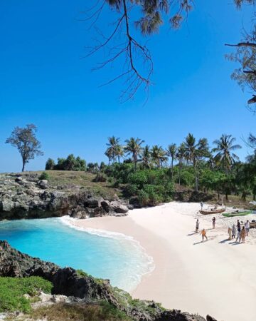 tour mandorak beach sumba