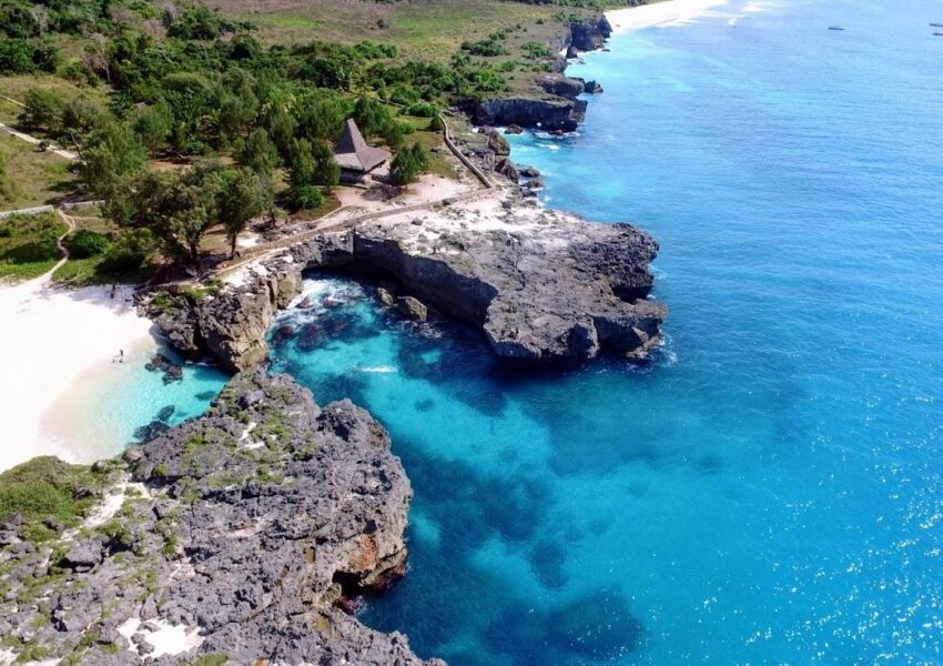 tour sumba pantai mandorak